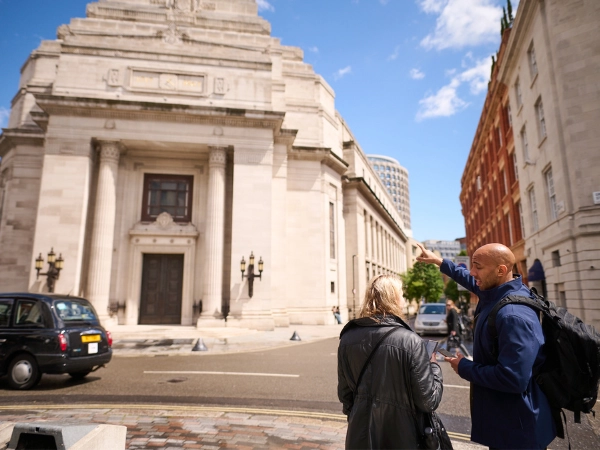 Exploring London with outdoor team game