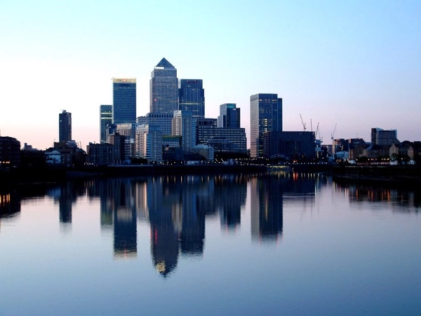 london-docklands-at-dawn-1530071-2 11 unique date ideas