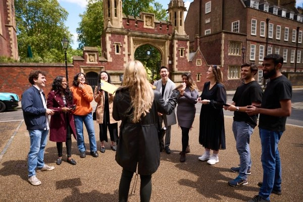 Book your outdoor group immersive experience in London with StreetHunt Games