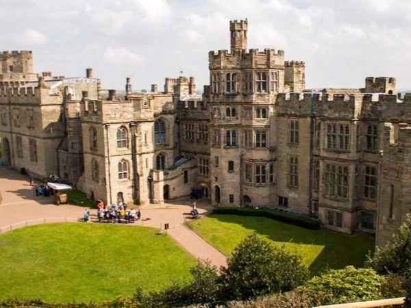 WarwickCastle,ShakespearesEngland,Oxford,andTheCotswoldsTour-KlookUnitedStates (1) 11 unique date ideas